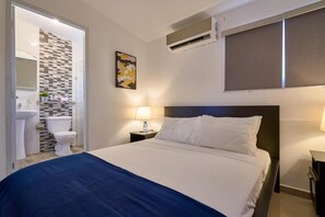 Iron/ironing board, free WiFi - Studio Close to Agora Mall Sleeps 2 (Santo Domingo)