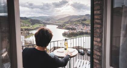 Cozy nest in the heart of Sassocorvaro, terrace with breathtaking views.