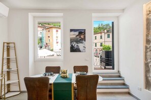 Dining - Welcome to Pietra Futura, your ideal refuge in the heart of Pignone. Located in the picturesque town square, this newly renovated home offers an authentic experience of Liguria and its fascinating hinterland. Just 20 minutes drive from the famous Cinque  (Pignone)