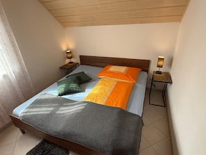 3 bedrooms, free WiFi, bed sheets