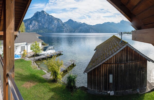 Property grounds - dastraunseehaus - direct lake access (Traunkirchen)