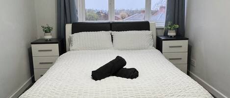 3 dormitorios, tabla de planchar con plancha, wifi gratis y ropa de cama