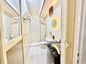 Apartment, 3 Bedrooms, Balcony | Bathroom - La Casa del Centro Cairo (Cairo)