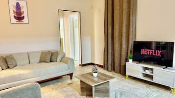 Apartment, 3 Schlafzimmer, Balkon | Minibar, Schreibtisch, laptopgeeigneter Arbeitsplatz, kostenloses WLAN