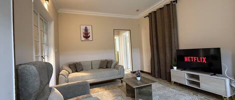 Minibar, desk, laptop workspace, free WiFi