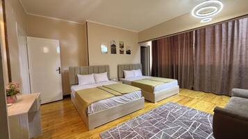 Minibar, desk, laptop workspace, free WiFi