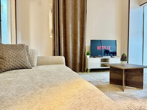 Apartment, 3 Bedrooms, Balcony | Living area | 43-inch Smart TV with digital channels, DVD player - La Casa del Centro Cairo (Cairo)