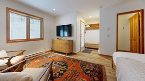 3 slaapkamers, een strijkplank/strijkijzer, gratis wifi, beddengoed