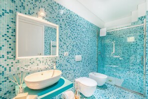 Doccia, bidet, shampoo