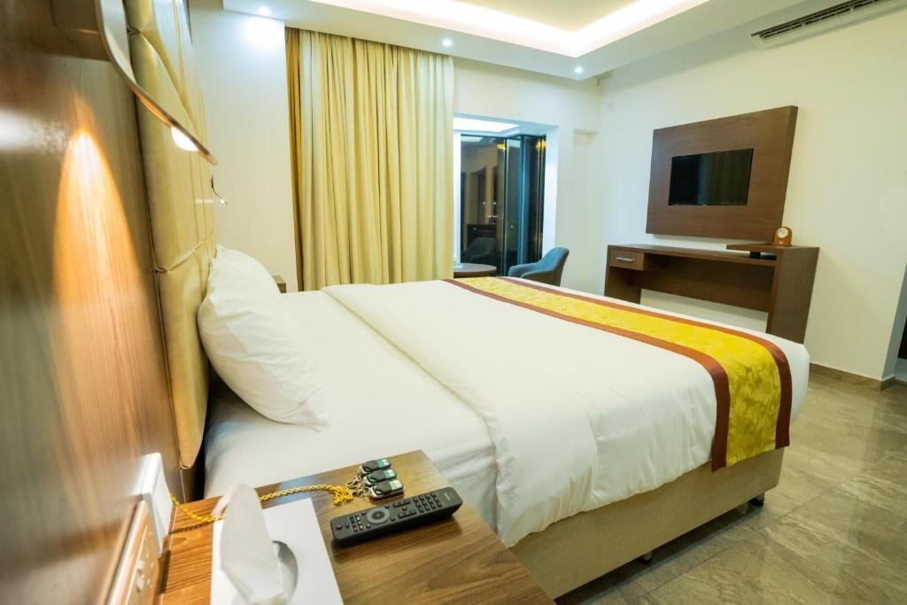 Luxe tweepersoonskamer, uitzicht op stad | Een minibar, een bureau, gratis wifi, beddengoed