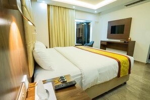 Habitación de lujo doble, vistas a la ciudad | Minibar, escritorio, wifi gratis y ropa de cama