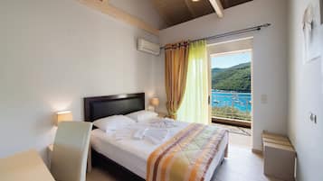 Comfort Studio Suite, Sea View | In-room safe, soundproofing, iron/ironing board, free WiFi