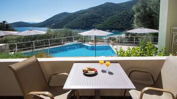 Comfort Studio Suite, Sea View | Outdoor dining