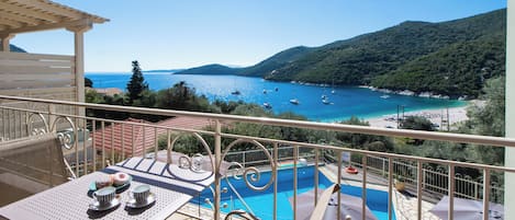 تناول الطعام بالخارج