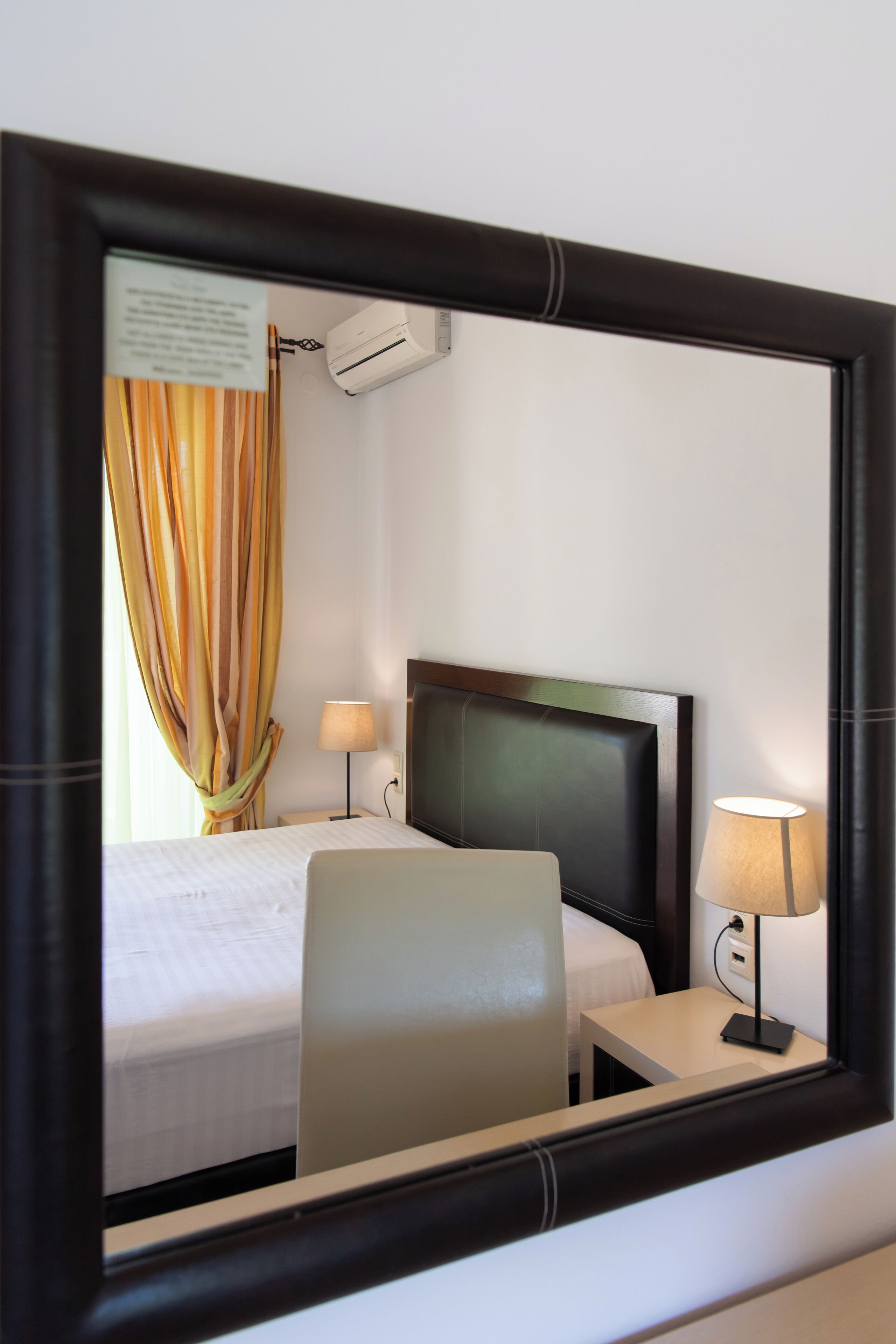 Comfort studio suite, uitzicht op zee | Een kluis op de kamer, geluiddichte muren, een strijkplank/strijkijzer