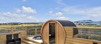 Þingvallavatn Scenic Cabin with Hot Tub & Sauna