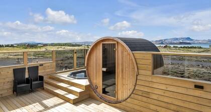 Þingvallavatn Scenic Cabin with Hot Tub & Sauna