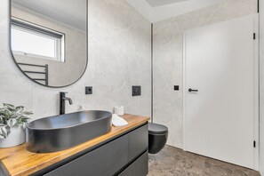 Hair dryer, towels - Þingvallavatn Scenic Cabin with Hot Tub & Sauna (Veiðilundur)