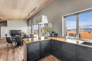 Dining - Þingvallavatn Scenic Cabin with Hot Tub & Sauna (Veiðilundur)