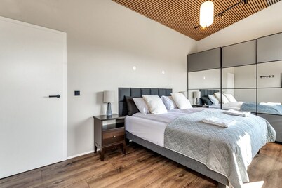 Þingvallavatn Scenic Cabin with Hot Tub & Sauna