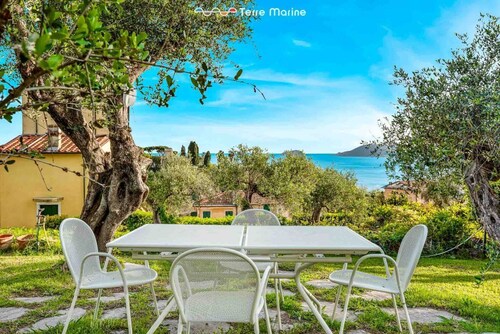 ‘La Tuile’ in Lerici, a hidden gem that promises an unforgettable experience with breathtaking sea views. This exclusive penthouse, located in a privileged position, invites you to experience moments of pure relaxation and tranquillity in its idyllic
