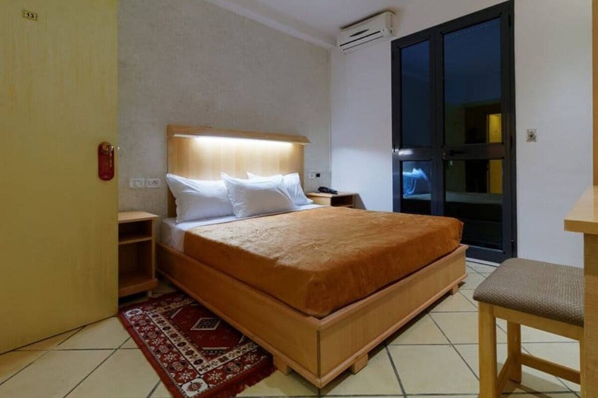 Laptop workspace, free WiFi