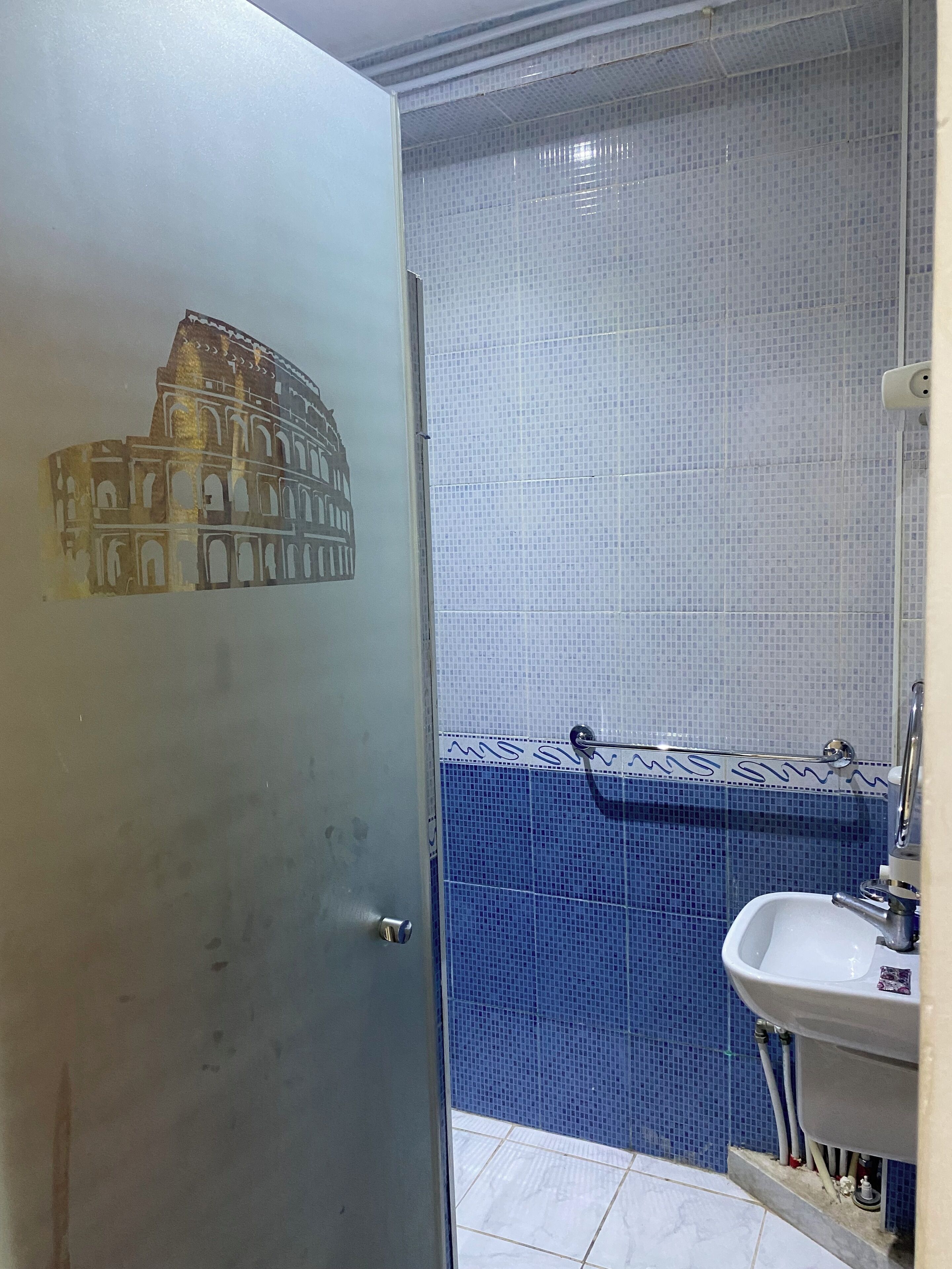 Shower, towels, soap, shampoo