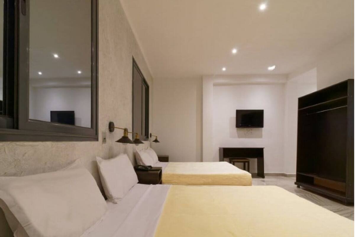 Classic Quadruple Room | Laptop workspace, free WiFi