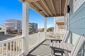 Property grounds - Discover luxury at 'Tan and No Plan'—a stunning 10-bedroom oceanview retreat in Oak Island! (Oak Island)