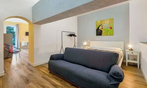 1 camera, ferro/asse da stiro