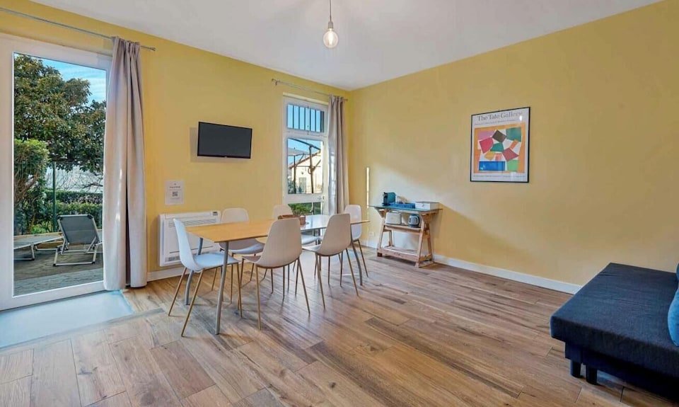 Discover The Charm Of The Ligurian Riviera By Staying In This Welcoming Holiday Home In Lerici, Perfect For Couples And Families. With A Double Bedroom, A Bathroom And A Kitchen, The House Is Ideal For Those Seeking Tranquility And Comfort.in Addition, A - Lerici