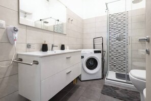 Doccia, asciugacapelli, bidet, asciugamani