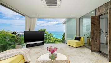 Villa de lujo, 5 habitaciones, piscina privada, vistas al mar | Zona de estar | Una televisión de pantalla plana