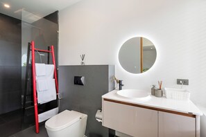 Villa de lujo, 5 habitaciones, alberca privada, vista al mar | Baño