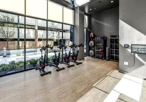 Fitness facility - Spacious 3-bedroom condo in beautiful Atlanta (Atlanta)