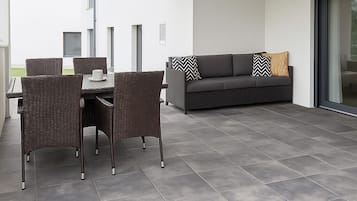 Classic Apartment, Garden View | Outdoor dining