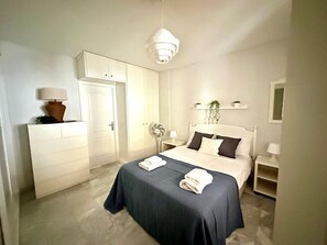 1 slaapkamer, een strijkplank/strijkijzer, gratis wifi, beddengoed