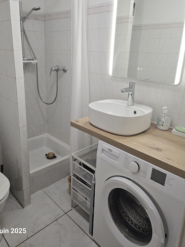 40m², 100m from beach, garden, 1 bedroom, living room (sofa bed), fiber box, air conditioning, no pets