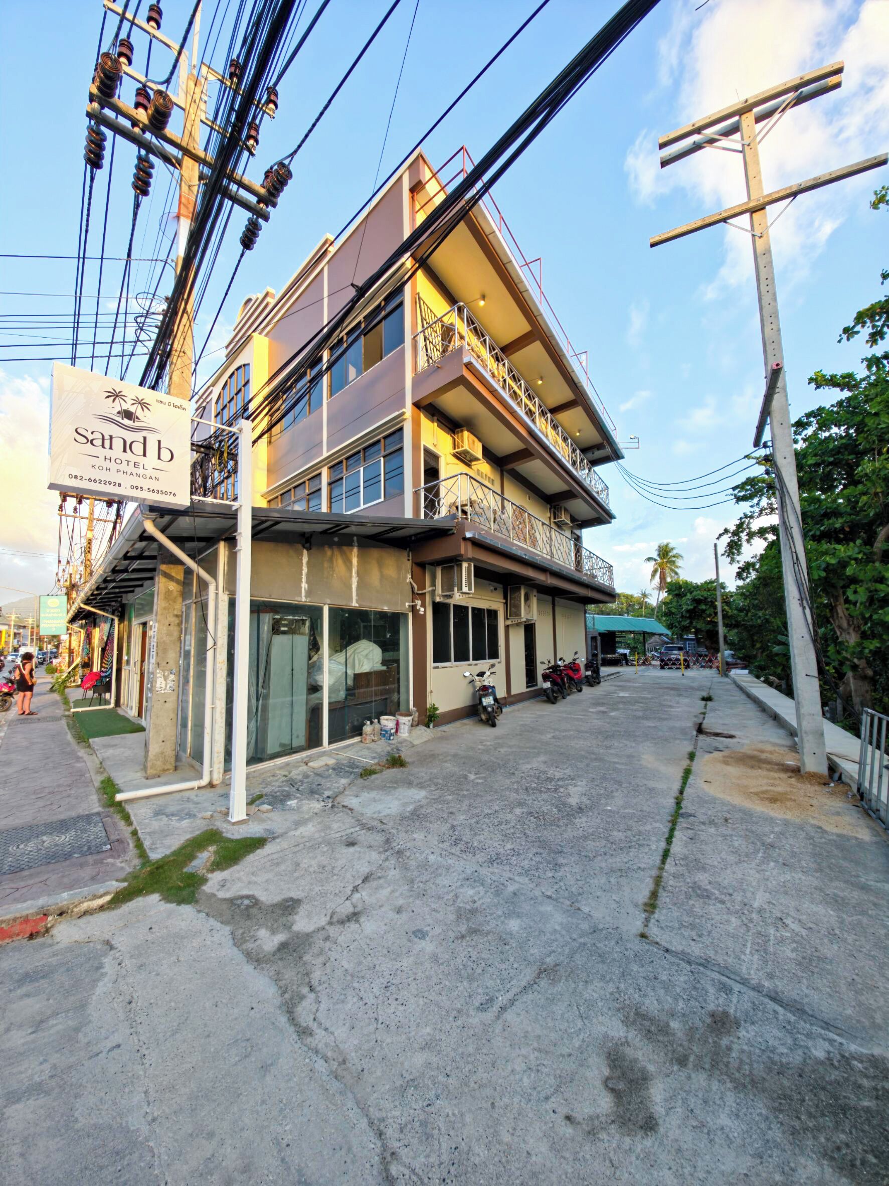 ด้านหน้าที่พัก