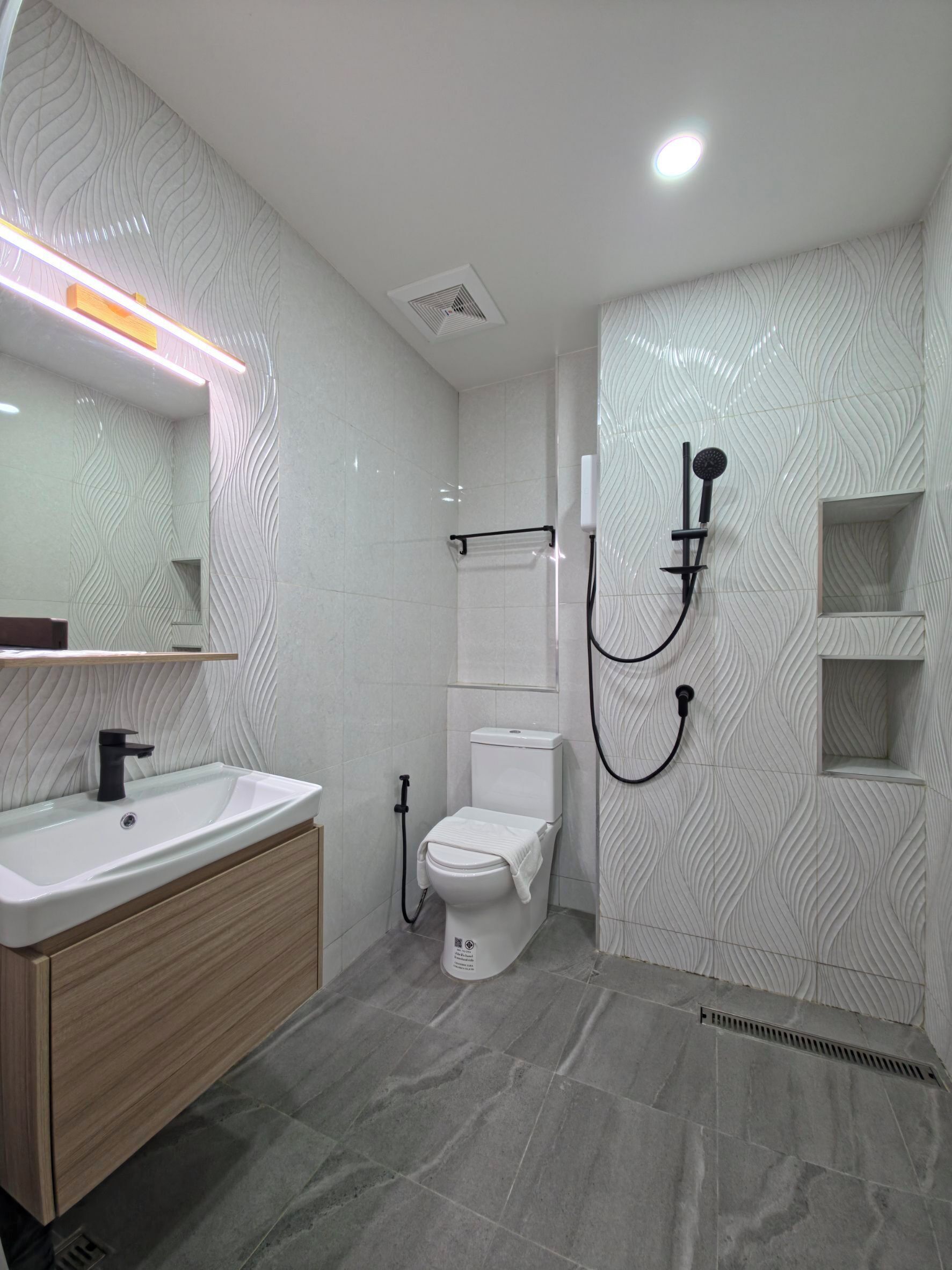 Rom – standard | Bad | Dusj, toalettartikler (inkludert), hårføner og håndklær