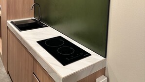 Luksusrom, 1 soverom | Eget kjøkken | Kaffetrakter/tekoker, minikjøleskap, vannkoker og kjøkkenutstyr