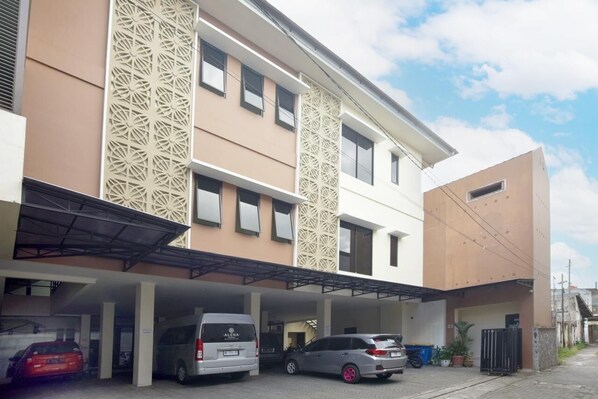 Exterior - Alena Luxe Malioboro (Yogyakarta)