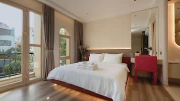 Schreibtisch, laptopgeeigneter Arbeitsplatz, kostenloses WLAN