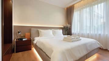 Luxury Studio Suite, 1 King Bed, Garden View | Desk, laptop workspace, free WiFi