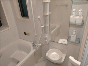 Bathroom - YAHA39, a spacious 2LDK guesthouse, is a home base for sightseeing in Osaka and Nara. (東大阪市六万寺町2丁目)