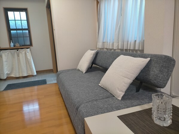 Interior - YAHA39, a spacious 2LDK guesthouse, is a home base for sightseeing in Osaka and Nara. (東大阪市六万寺町2丁目)