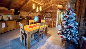 Dining - Mountain apartment for couples with fireplace and shower with steam bath (La Salle)