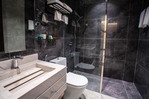 Executive Suite | Bathroom | Slippers - Vinas Riyadh Serviced Apartments (Riyadh)