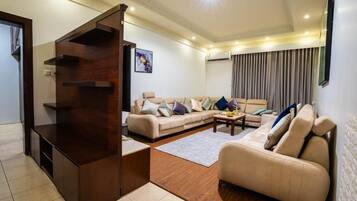 Deluxe Apartment, 2 Bedrooms | Living area