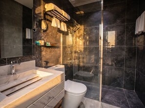 Premium Apartment, 1 Bedroom | Bathroom | Slippers - Vinas Riyadh Serviced Apartments (Riyadh)